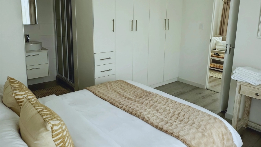 5 Bedroom Property for Sale in Reebok Western Cape